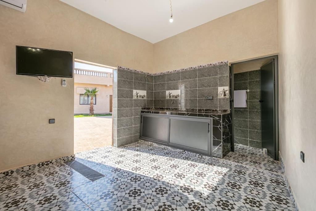 Villa Leila,Piscine , Grand Jardin, Jeux , Cuisiniere マラケシュ エクステリア 写真